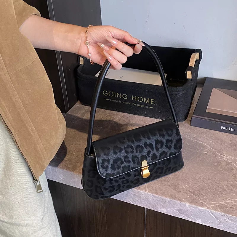 Leopard Print Chic Shoulder Bag side view
